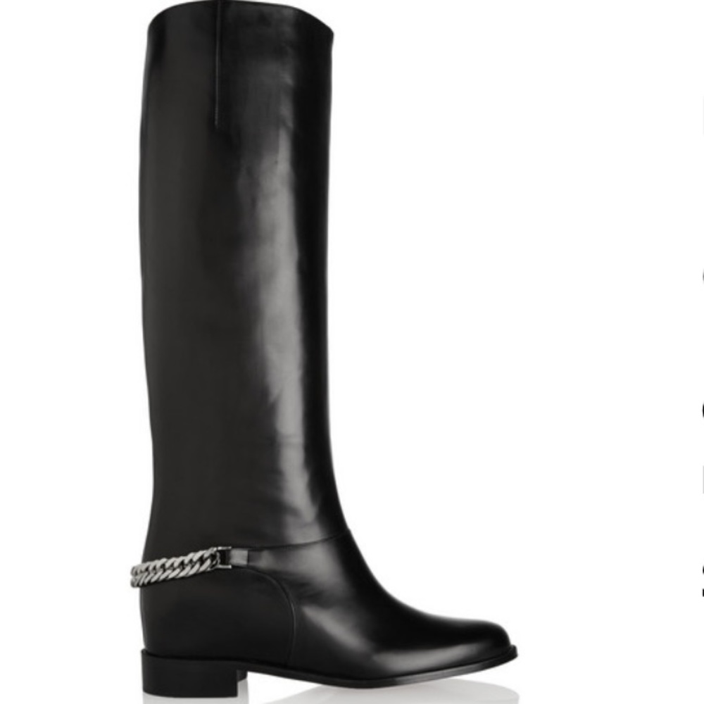 Christian Louboutin Cate boot flat with chain